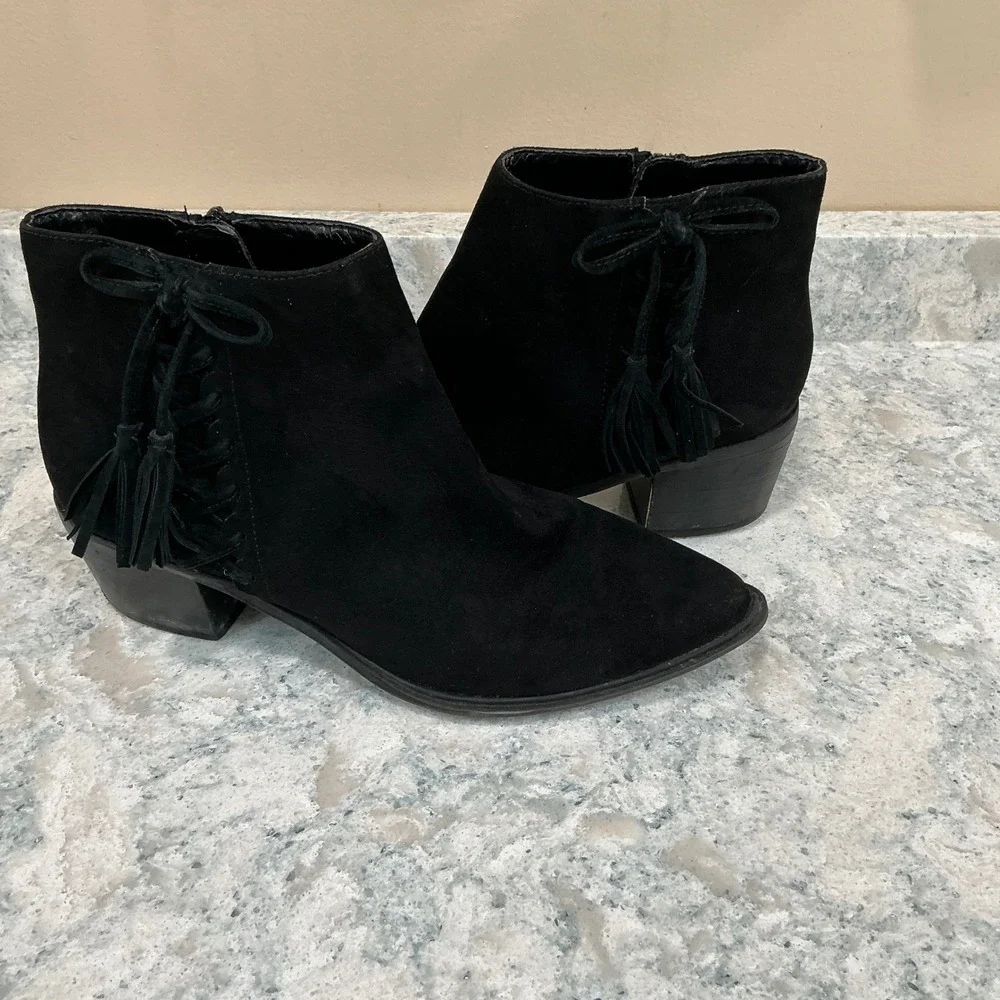 Betsey Johnson Ankle Boots Autumnn 9M Black Suede Tassel Block Heel Pointed Toe